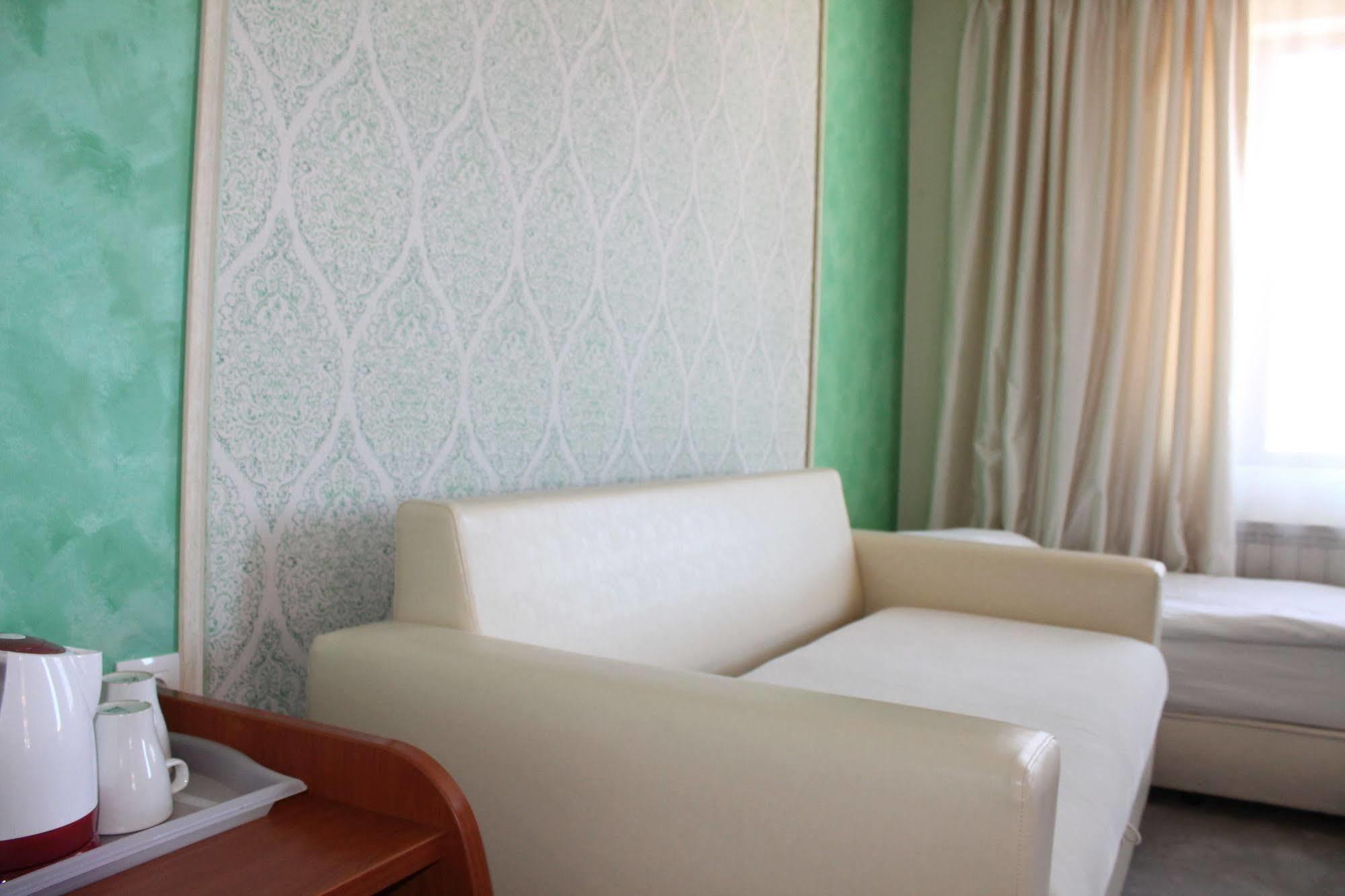 Elegant Hotel 3*